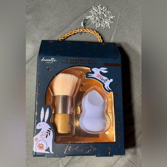 New Danielle Creations Kabuki Brush and Blending Sponge Set - Picture 1 of 2